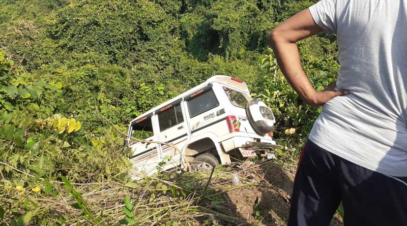 Accident in Ayodhya Hill area, Purulia, one died after car fells into the gorge | Sangbad Pratidin