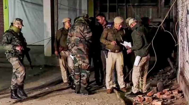 মণিপুরে মন্ত্রীর বাড়িতে গ্রেনেড হামলায় আহত CRPF-সহ দুই, ভাইরাল আরও এক বিতর্কিত ভিডিও