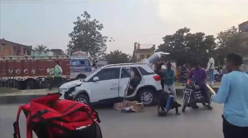 People loot liquor from car in Bihar | Sangbad Pratidin