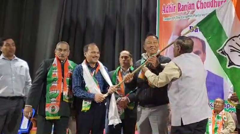 Political leader of Darjeeling hill area Binay Tamang joins Congress at Kalimpong | Sangbad Pratidin