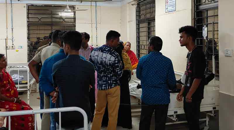 সম্পর্কের টানাপোড়েন নাকি অন্য কিছু? কলেজছাত্রীকে খুনের চেষ্টা যুবকের