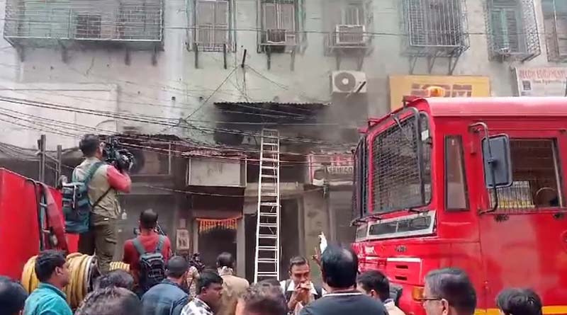 চাঁদনি চকে ফের অগ্নিকাণ্ড, কালো ধোঁয়ায় ঢাকল গোটা এলাকা