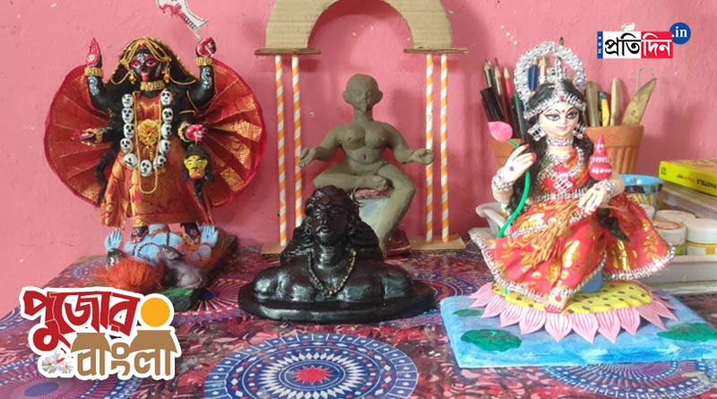 Miniature Art: Hooghly artist makes amazing smaller to smallest statues of deities | Sangbad Praitidin