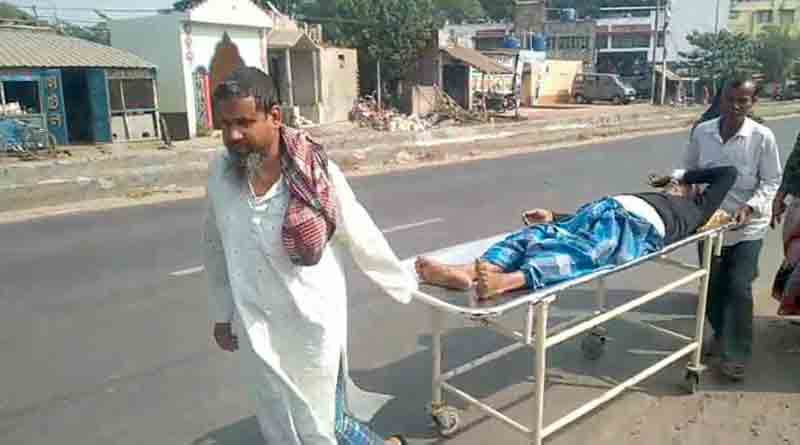 Kalna Hospital Stretchers with patient running on streets without ambulance | Sangbad Pratidin