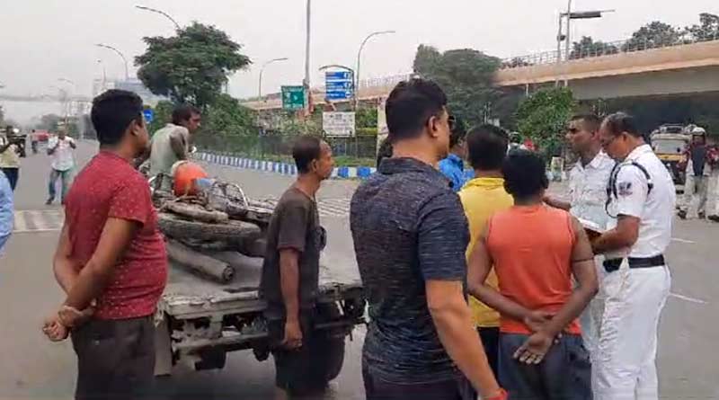 সঙ্গিনী নিয়ে জয়রাইডে বেরিয়ে সিগন্যাল ভেঙে ধাক্কা, ট্রাফিক কনস্টেবলকে ‘মার’, ধৃত ‘গুণধর’