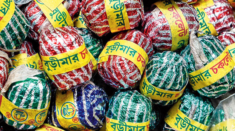 Use of sound crackers in Kalipuja despite restrictions in Kolkata | Sangbad Pratidin