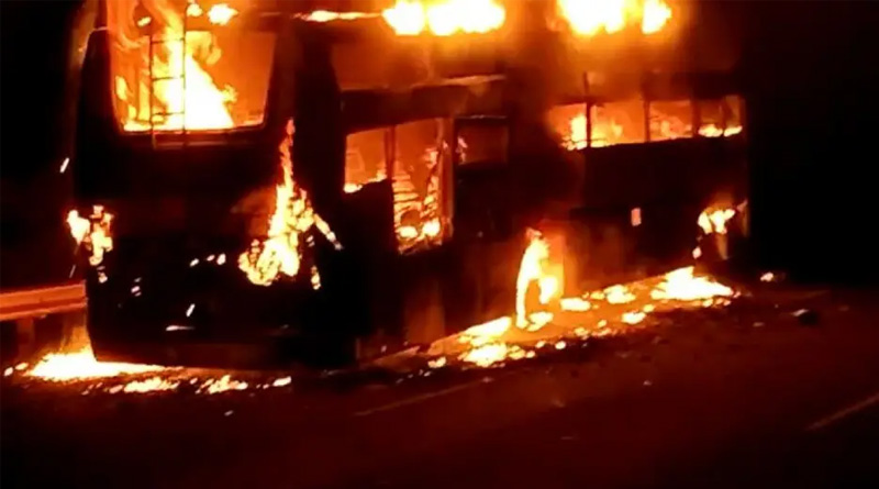 30 injured, 1 dead as Kolkata to Odishabus catches fire | Sangbad Pratidin