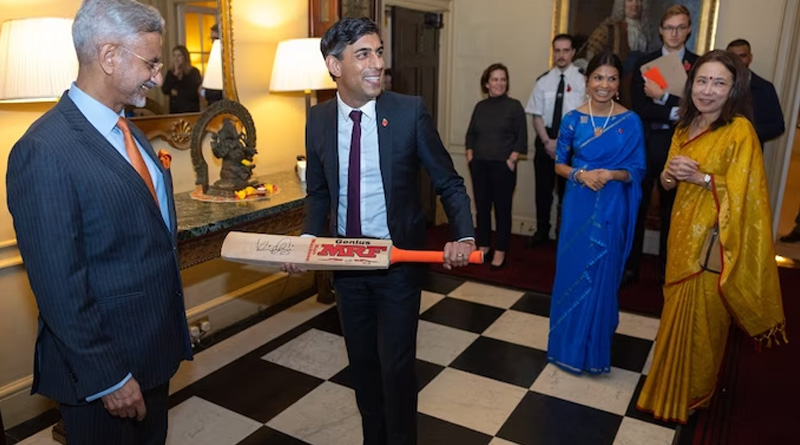 S Jaishankar gifts Virat Kohli signed bat to Rishi Sunak on Diwali celebration at Downing Street | Sangbad Pratidin
