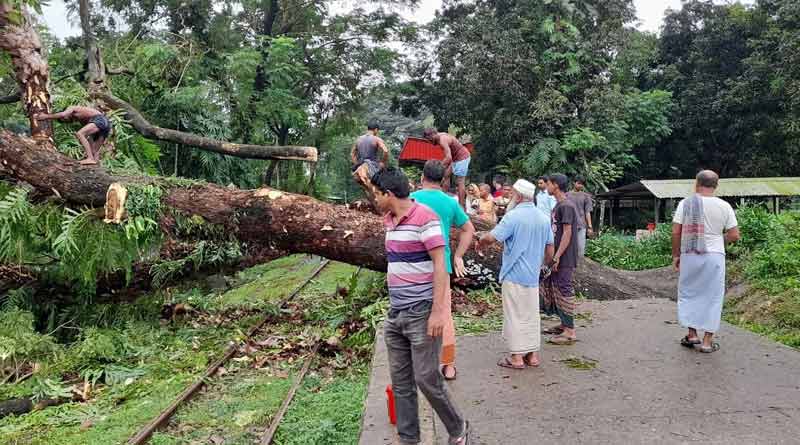 Cyclone Midhili hits Bangladesh, 8 dead। Sangbad Pratidin