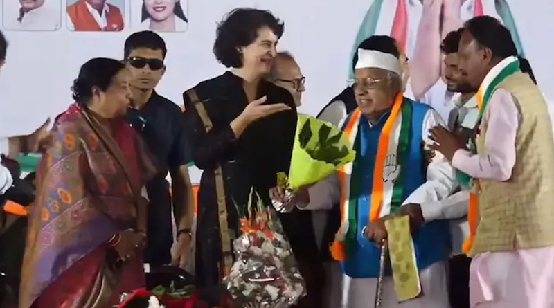 Empty bouquet presented to Priyanka Gandhi in Madhya Pradesh election rally | Sangbad Pratidin