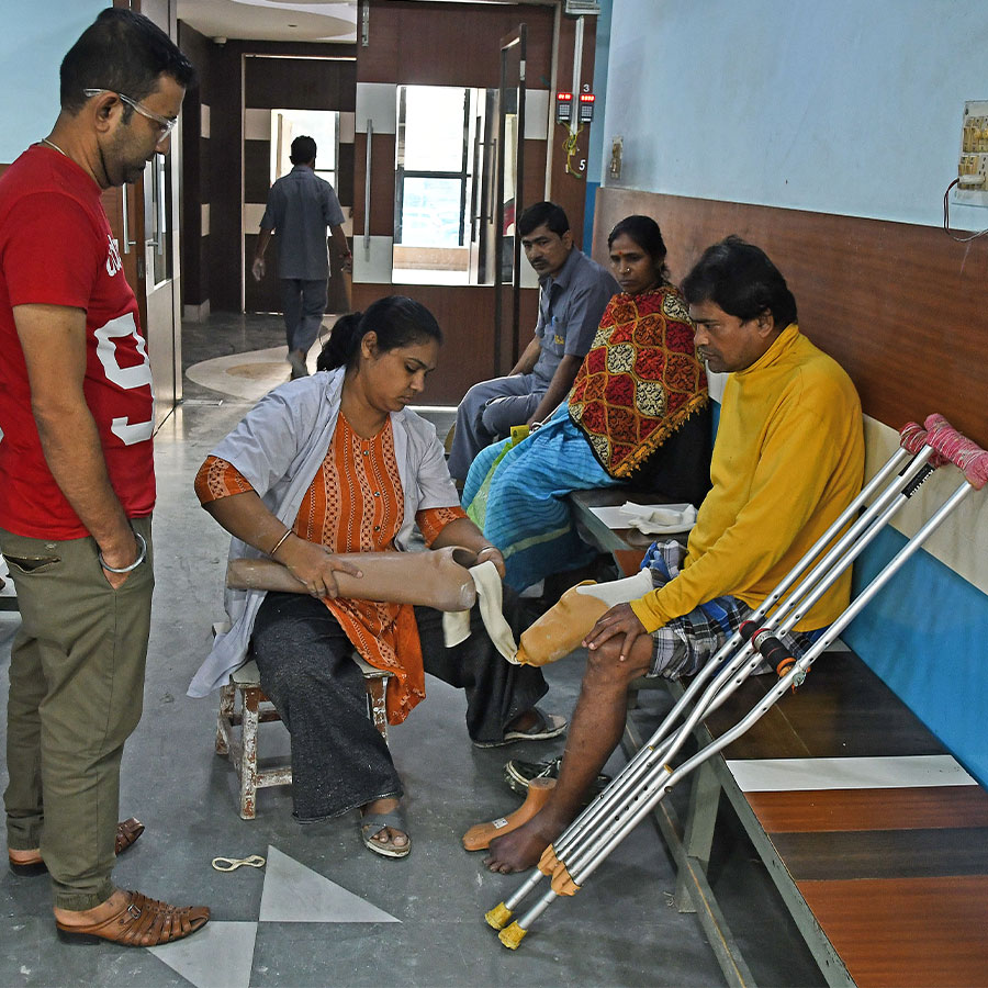 Exclusive: Hands and Feet factory in Kolkata! specially abled people make Prosthetic limbs