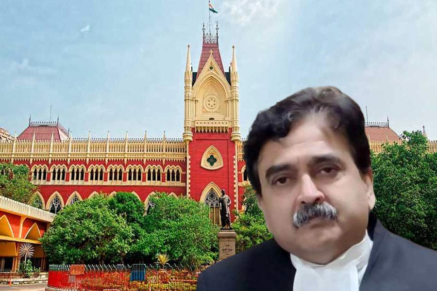 Lawyers ask justice Abhijit Gangopadhyay not to resign