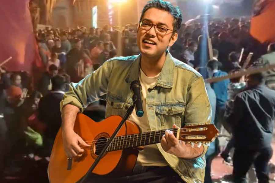 Anupam Roy assures local people that he will do a concert in Deganga after accident । Sangbad Pratidin
