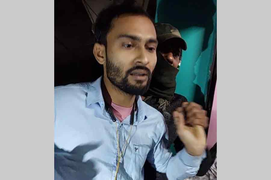 A man accused of selling fake invoices of sand in Bolpur arrested by police | Sangbad Pratidin