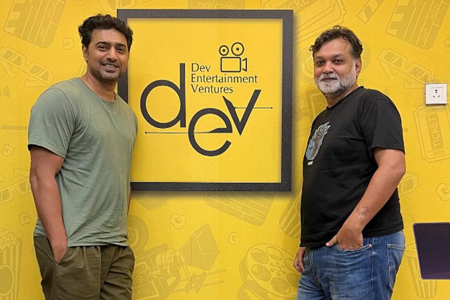 দেবের জন্মদিনে সৃজিতের উপহার, প্রকাশ্যে নতুন ছবি ‘টেক্কা’র পোস্টার
