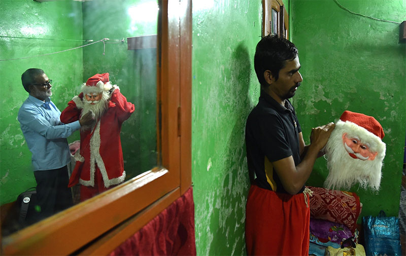 Christmas: Salim, A man from Kolkata prepared Santa Claus and Joker for Festival more than 30 years 1