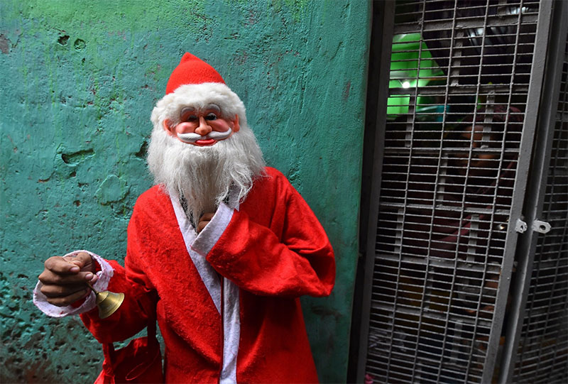 Christmas 2023: Salim, A man from Kolkata prepared Santa Claus and Joker for Festival more than 30 years 3