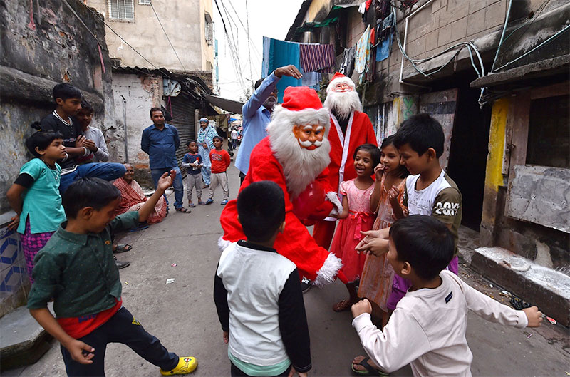 Christmas: Salim, A man from Kolkata prepared Santa Claus and Joker for Festival more than 30 years 5
