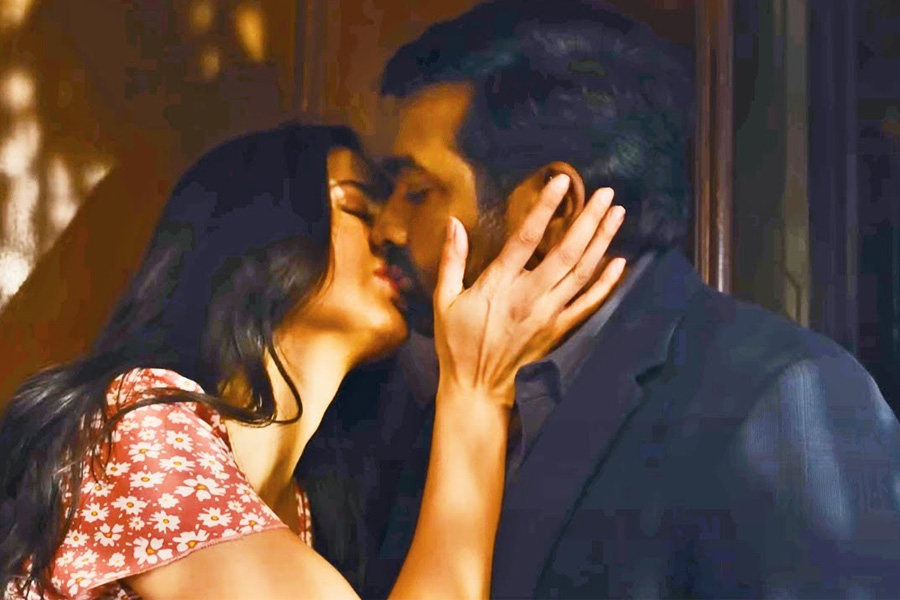 Merry Christmas Trailer: Katrina, Vijay Sethupathi promise a pulpy thriller| Sangbad Pratidin