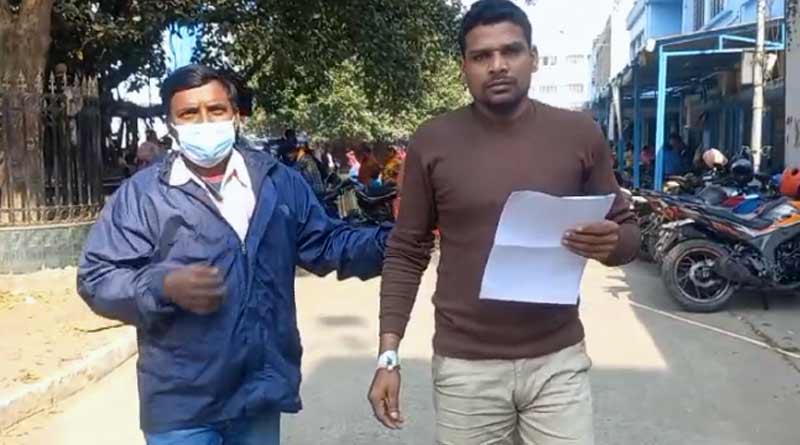Malda forest worker allegedly beaten by official । Sangbad Pratidin