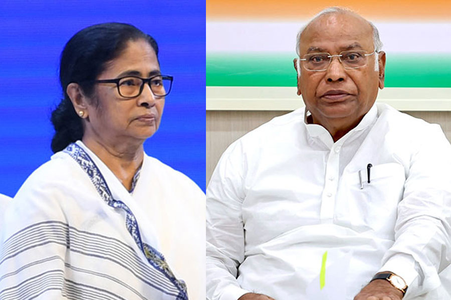 Mamata Banerjee reveals the reason behind naming Mallikarjun Kharge as PM face of INDIA | Sangbad Pratidin