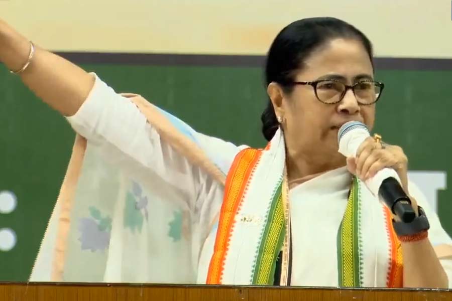 ‘আমাকে রিপোর্ট করুন’, চব্বিশের আগে কোন্দলদীর্ণ উত্তর ২৪ পরগনায় নতুন কোর কমিটি মমতার