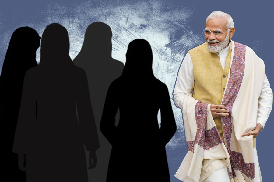 Muslim women of Delhi calls PM Modi 'bhaijaan' | Sangbad Pratidin