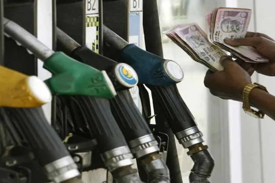 Petrol, diesel prices could come down soon, Govt mulling Rs 4-6 a litre cut | Sangbad Pratidin