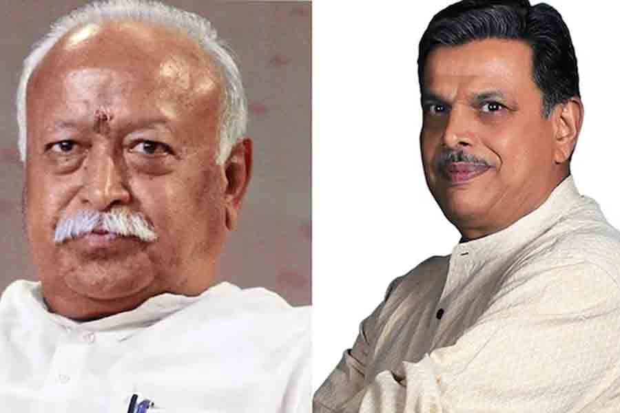 কলকাতায় ভাগবত, দুর্গাপুরে দত্তাত্রেয়, হিন্দুত্বের হাওয়া তুলতে লোকসভার আগে তৎপর RSS?