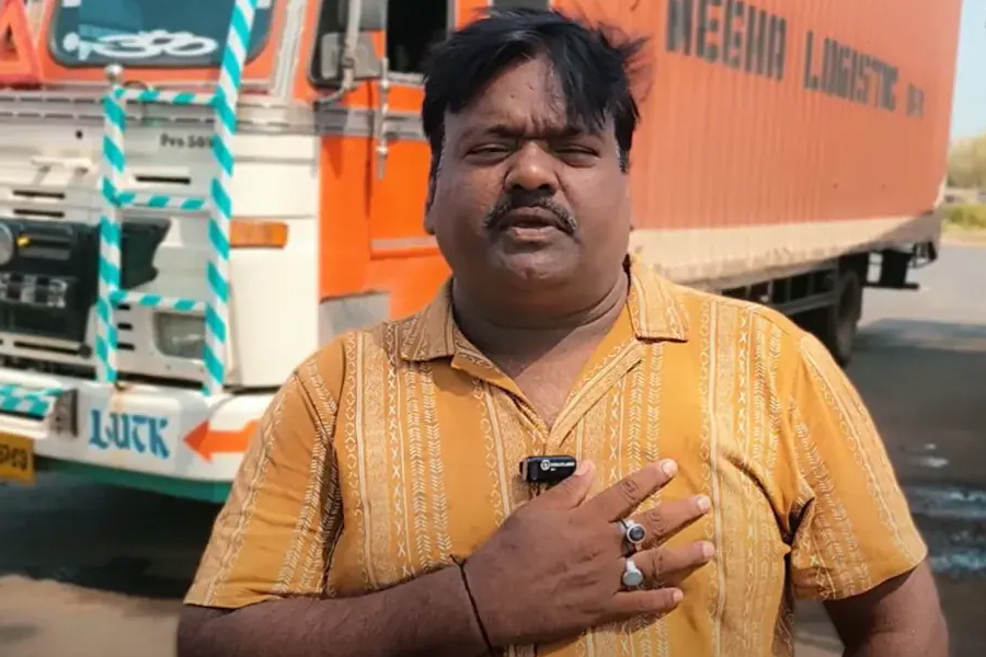 Truck Driver Becomes Internet Sensation With 12 Lakh Subscribers | Sangbad Pratidin