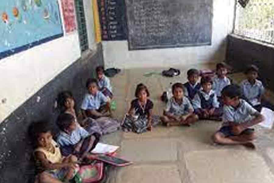 Teacher skips class, deputies son and daughter in law to teach at Jaynagar | Sangbad Pratidin