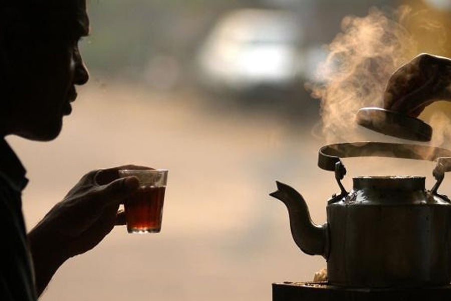 Fear of poison in tea leaves | Sangbad Pratidin