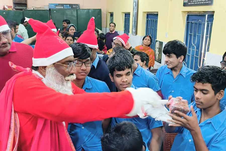 This Santa brings happiness to specially able children। Sangbad Pratidin