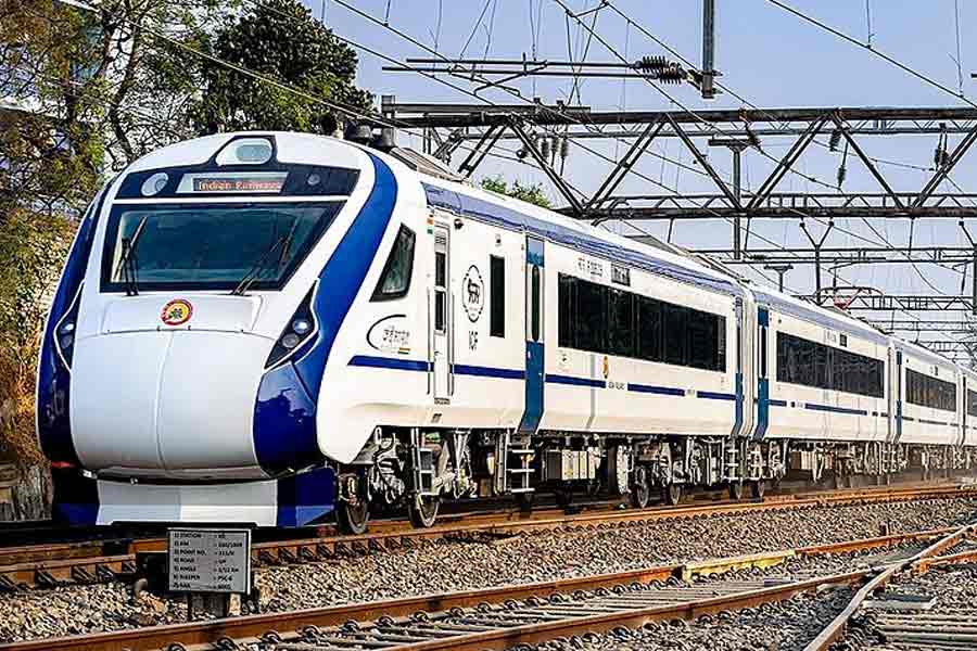 Congress slams Vande Bharat express over low passengers