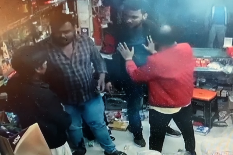 A businessman allegedly beaten up by TMC worker in Khardah | Sangbad Pratidin