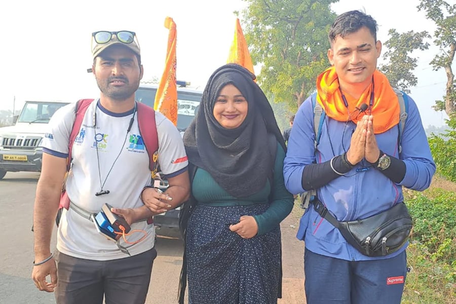 হিন্দু নই তো কী! দেড় হাজার কিমি পায়ে হেঁটে অযোধ্যায় রামভক্ত শবনম