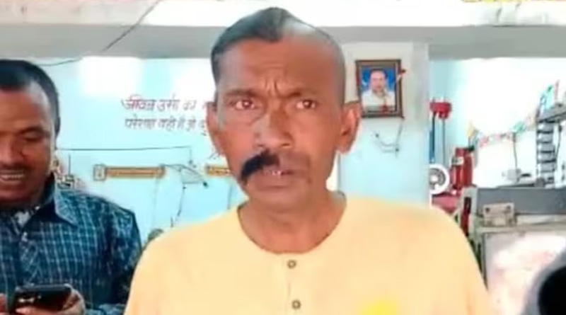 Chhattisgarh man cuts off half hair and moustache after election defeat | Sangbad Pratidin