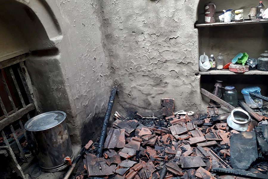Kanthi News: TMC leader's house set on fire at Kontai | Sangbad Pratidin