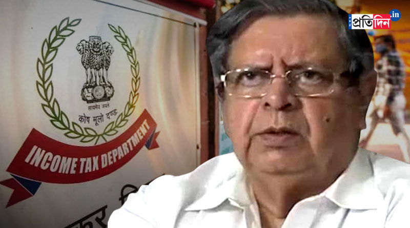 Income Tax raid into the house of Ex IFA secretary Utpal Ganguly in Dhakuria | Sangbad Pratidin