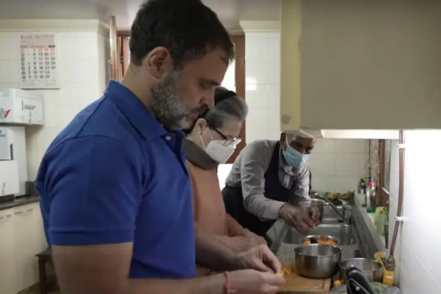Rahul Gandhi made marmalade with mother Sonia Gandhi, shares video | Sangbad Pratidin