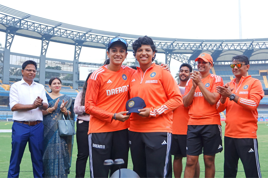 Richa Ghosh makes debut in India vs Australia women test | Sangbad Pratidin