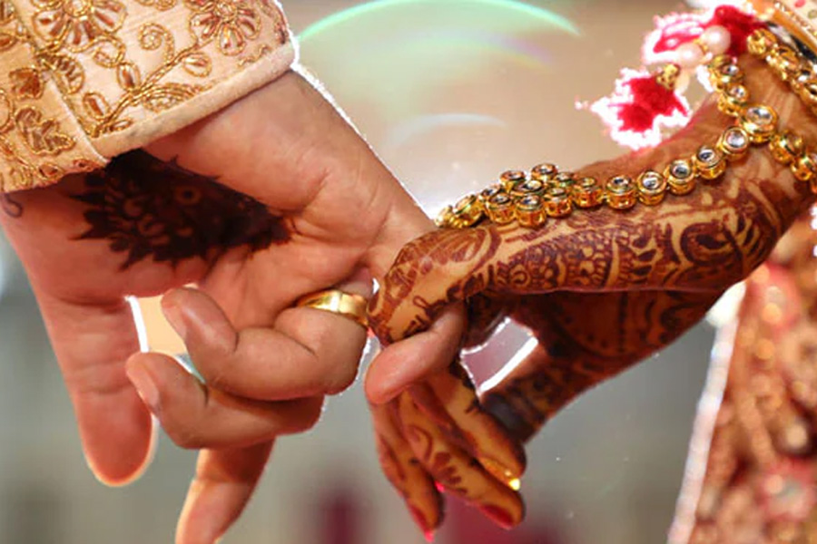 জোর করে স্বামীর ধর্ম বদলে বিয়ে করেছেন মুসলিম মহিলা! বিস্ফোরক উত্তরপ্রদেশের তরুণী