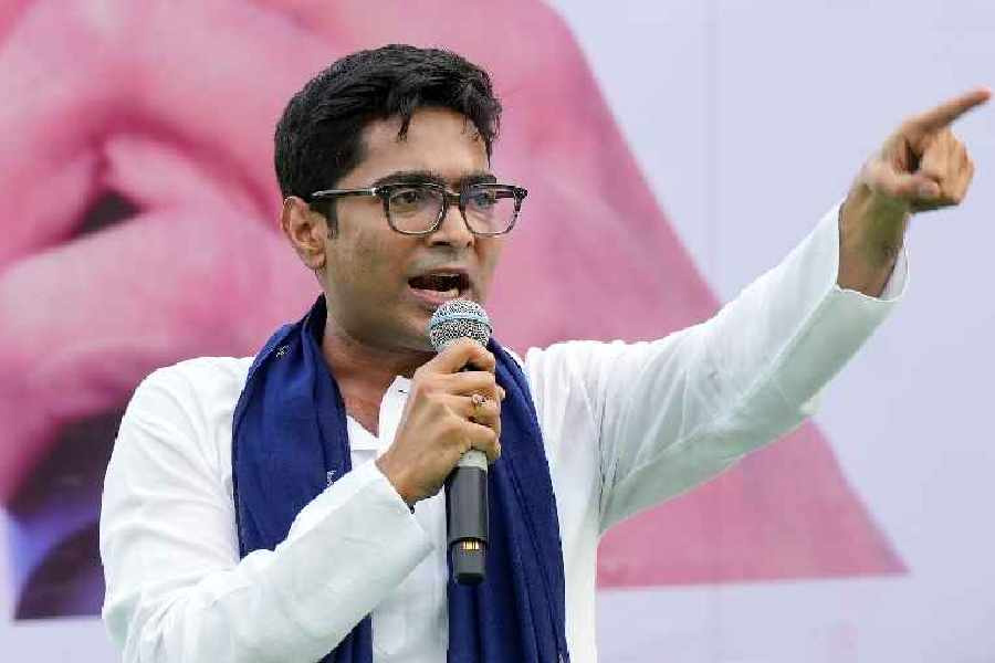 ‘রাজ্য সরকার চালু না করলে আমিই বার্ধক্য ভাতা দেব’, পৈলানে ঘোষণা অভিষেকের