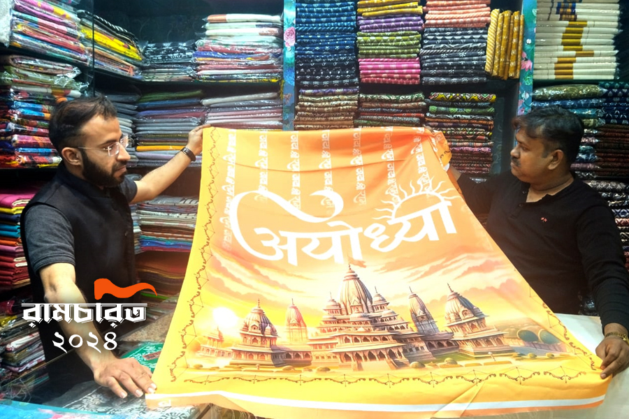কলকাতার ফ্যাশন দুনিয়ায় হিট রামমন্দির! দেদার বিকোচ্ছে স্পেশাল অযোধ্যা শাড়ি
