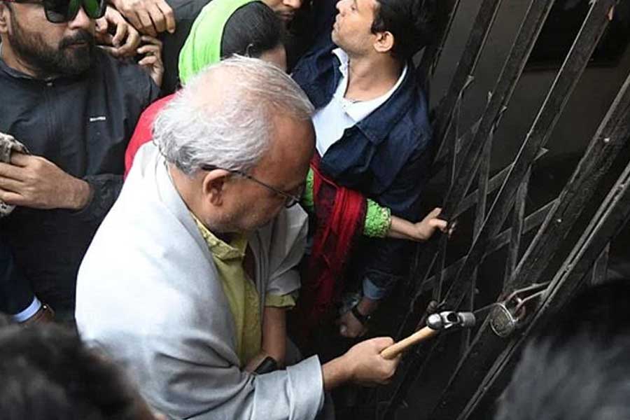 BNP enters locked party office in Dhaka। Sangbad Pratidin