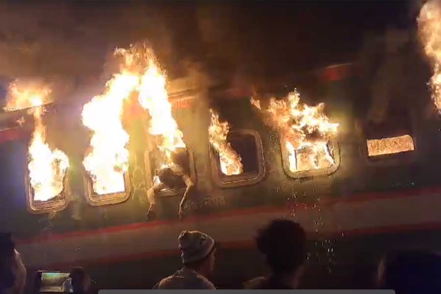 Train set on fire in Dhaka, 5 dead। Sangbad Pratidin