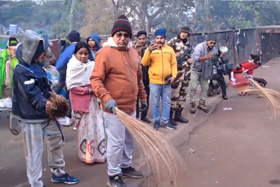 মোদির ডাকে ‘স্বচ্ছতা অভিযান’ বঙ্গ বিজেপির, মন্দির পরিষ্কার শুভেন্দু, সুকান্ত, দিলীপের