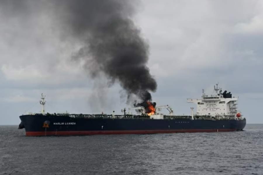 22 Indians onboard British oil tanker hit by Houthis। Sangbad Pratidin