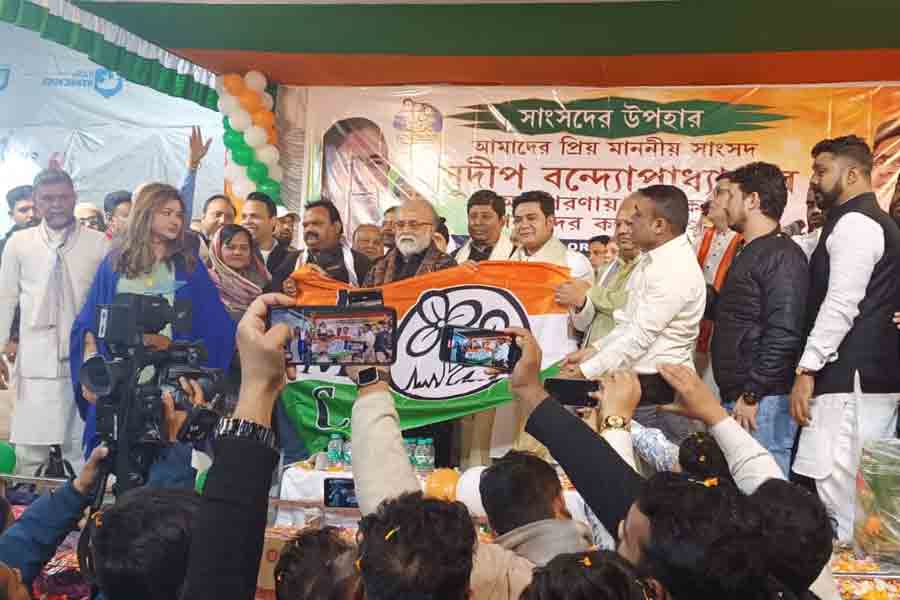 বাংলায় আবার ঘর ভাঙল কংগ্রেসের! এবার তৃণমূলে যোগ অধীর ঘনিষ্ঠ যুব নেতার