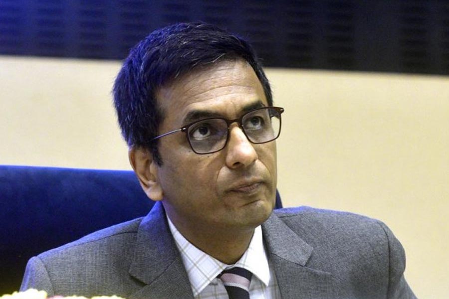 ‘গলার স্বর নিচু করুন’, এজলাসে মেজাজ হারিয়ে আইনজীবীকে ধমক প্রধান বিচারপতির